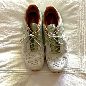 ON Cloudflow Running Shoes